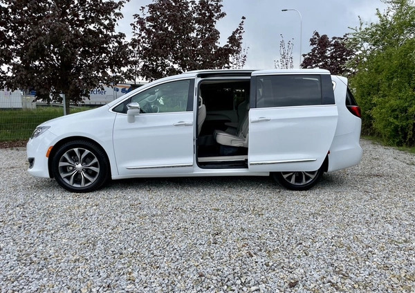 Chrysler Pacifica cena 139900 przebieg: 120000, rok produkcji 2020 z Krosno małe 704